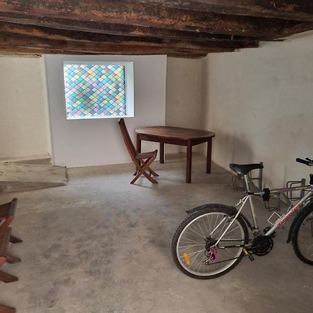 Fenetre Sur Cour Du Docteur Privey - Secure Park Bike - Voie Bleue Tournus Exterior foto