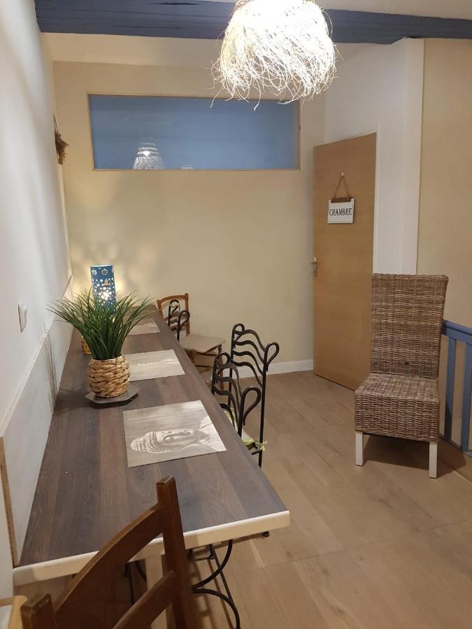 Fenetre Sur Cour Du Docteur Privey - Secure Park Bike - Voie Bleue Tournus Exterior foto